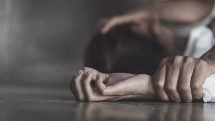 Bac Giang: Nu nhan vien bi ong chu khong che hiep dam giua quan an