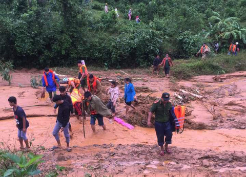  Thượng úy công an hy sinh khi đi cứu dân: Ngày 17/10/2020, UBND xã Hướng Việt, huyện Hướng Hóa (Quảng Trị) thông báo có 7 người dân thôn Tà Rùng-Ka Tiêm đi làm rẫy bị mất tích. Nhận được tin báo, Công an xã Hướng Việt và UBND xã Hướng Việt cử cán bộ tham gia tìm kiếm. Trong qua trình đi tìm kiếm thì xảy ra sạt lở khiến thượng úy Trương Văn Thắng, Công an xã Hướng Việt tử vong.