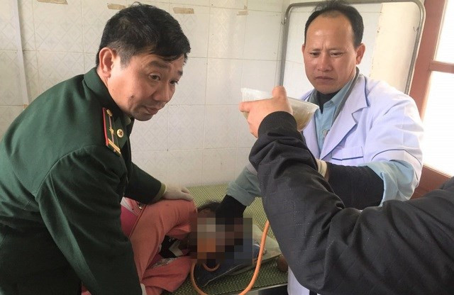  Đòi mua xe mới, nữ sinh lớp 7 ăn lá ngón tự tử: Nữ sinh Xeo Thị Th. (học sinh lớp 7, trường THCS bán trú Huồi Tụ, ở Nghệ An) bỏ học đi khỏi nhà nhiều ngày, sau đó ra điều kiện cho bố mẹ mua xe mới chịu đi học lại. Tuy nhiên, chiều 30/3 người dân phát hiện Th. ăn lá ngón tự tử.