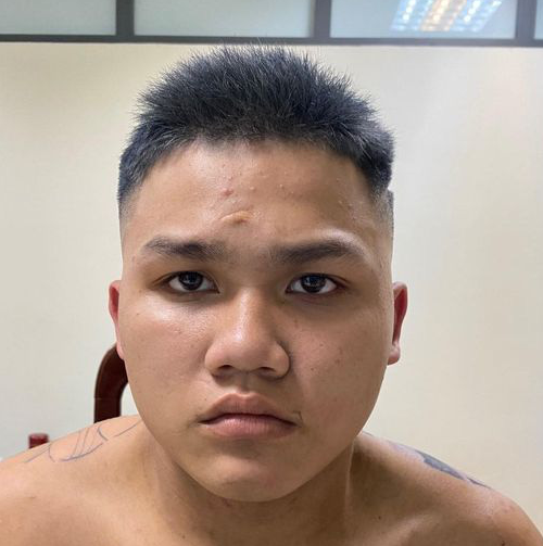  Nam thiếu niên lực lưỡng cướp 700 nghìn của ông già: Ngày 26/3, Đỗ Ngọc Trường (SN 2003; trú Thạch Thất, Hà Nội) khi gặp ông Nguyễn Quý C. (SN 1963; trú tại Quốc Oai), Trường đã rút dao đe dọa, cướp đi của nạn nhân 700 nghìn đồng rồi bỏ chạy. Đến ngày 31/3, Trường bị Công an bắt. 