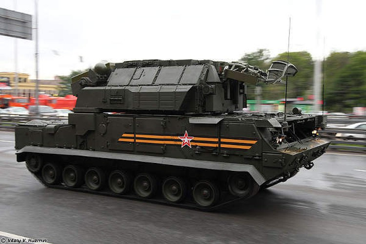 Theo giới thiệu, Tor-M2 là hậu duệ thay thế cho hệ thống tên lửa Tor-M1 ra đời từ thời Liên Xô, nó có khả năng tiêu diệt cùng lúc nhiều mục tiêu bay thấp nhờ sở hữu tốc độ khai hỏa "nhanh như súng tiểu liên".