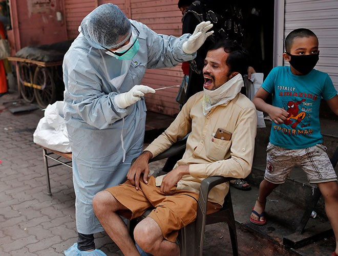 Ấn Độ cũng đã chỉ trích Tổ chức Y tế Thế giới (WHO), ủng hộ một cuộc điều tra quốc tế về cáo buộc Trung Quốc thiếu trách nhiệm trong xử lý đại dịch. Có lẽ vì thế, Trung Quốc cảm thấy cần phải gây áp lực lên Ấn Độ.