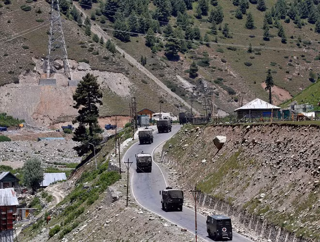 Ấn Độ chống đỡ lại điều đó bằng cách thông qua các sáng kiến hợp tác với Mỹ, Australia và Nhật Bản. Gần đây họ đã nâng cấp quan hệ với Australia lên quan hệ đối tác chiến lược toàn diện và ký thỏa thuận về logistic như đã từng ký với Nhật Bản và Mỹ.