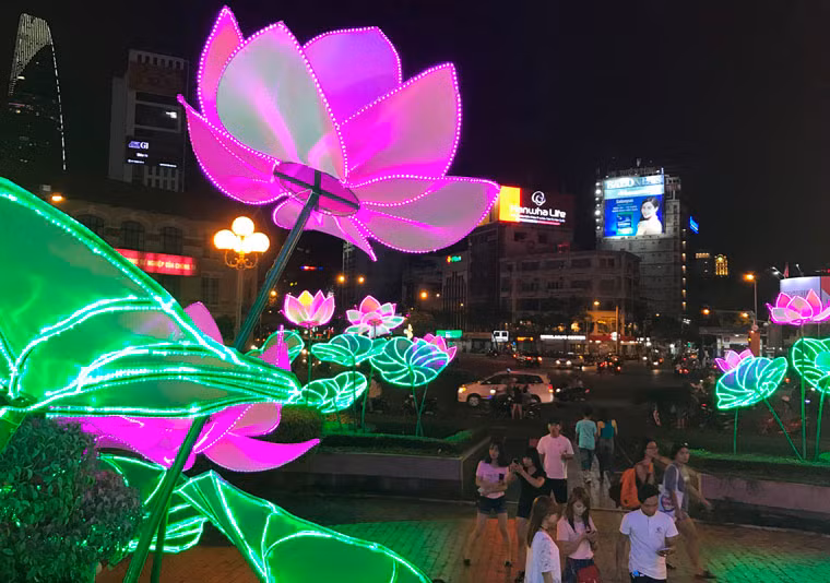 Đây có thể là những hình ảnh cuối cùng tại khu vực vòng xoay Quách Thị Trang trong dịp Tết Đinh Dậu 2017.