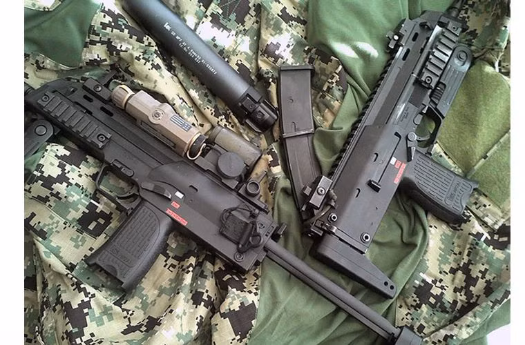 MP7 sử dụng cơ cấu nạp đạn bằng khí nén, khóa nòng xoay và có cần chọn chế độ bắn với 3 chế độ tự động, bán tự động. Tốc độ bắn của MP7 rất cao so với các mẫu tiểu liên khác, lên đến 950 viên/phút. Báng súng có thể kéo ra nhanh chóng khi tác chiến.