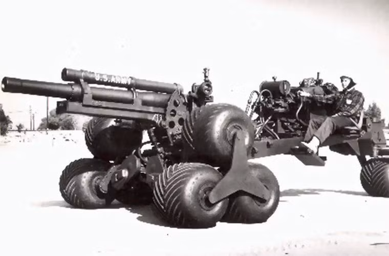 M2A2 Terra Star là phiên bản tự hành của khẩu lựu pháo huyền thoại M2A1 105mm do Mỹ phát triển trong Chiến tranh Thế giới thứ 2. Dù đã ra đời rất lâu, nhưng hiện nó vẫn được sử dụng rộng rãi tới ngày nay ở nhiều nơi trên thế giới, trong đó có cả Việt Nam. Nếu như M2A1 xứng đáng là khẩu lựu pháo huyền thoại thì M2A2 Terra Star “soán ngôi” là một trong những khẩu pháo kỳ dị, hài hước nhất lịch sử.