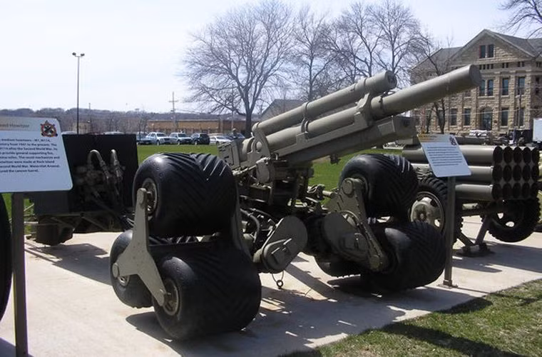 Ưu điểm của nó so với pháo truyền thống là khả năng cơ động và thay đổi vị trí bắn nhanh để tránh phản pháo, độ ổn định tương đối tốt, dễ triển khai và thu hồi so với pháo truyền thống, tuy nhiên nó cũng gặp phải không ít rắc rối khi hoạt động, quá cồng kềnh và chập chạp. Ảnh: Hiện nay, mẫu duy nhất của pháo tự hành M2A2 Terra Star đang được đặt ở bảo tàng Rock Island Arsenal.