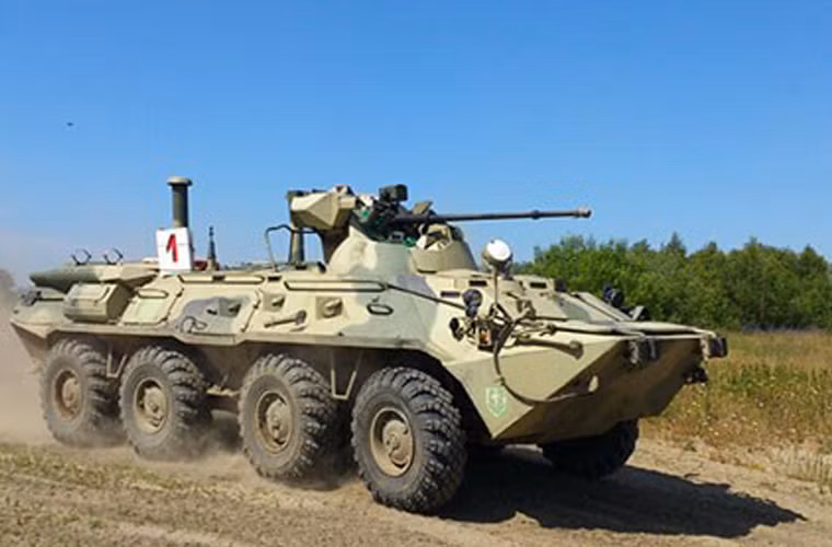 Tuy nhiên, liệu nó có vượt trội so với BTR-4E/M của Ukraine? Nhìn vào BTR-4E/M cái đánh giá đầu tiên là sự hiện đại hơn trong nâng cấp. Nếu nhìn bề ngoài, BTR-4M sẽ bắt mắt hơn, và chắc chắn hơ so với BTR-82A. Trong khi đó, BTR-82A hầu như không thay đổi so với BTR-80 ngoại trừ tháp pháo.