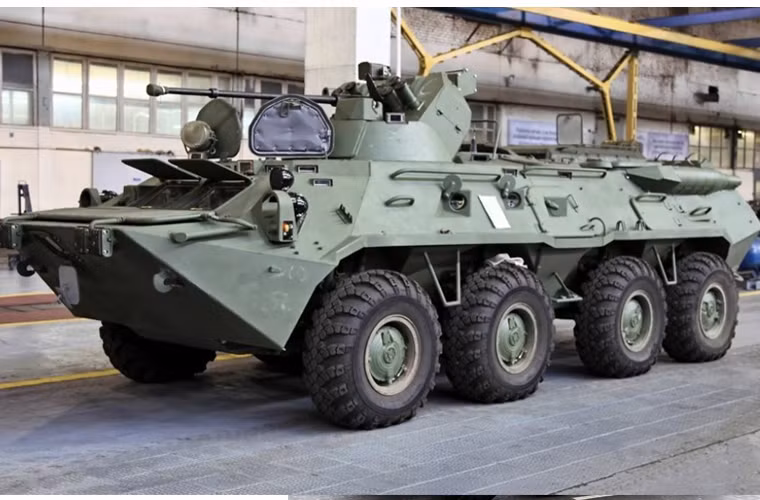 Giới chuyên gia đánh giá khá tốt về BTR-82A, nó đã khắc phục được nhược điểm về hỏa lực vốn có trên dòng BTR-80. Theo đó, chúng được trang bị pháo tự động 30mm 2A72 cùng đại liên đồng trục 7,62mm, tính năng cơ động cũng được tăng lên nhờ trang bị động cơ 300 mã lực.
