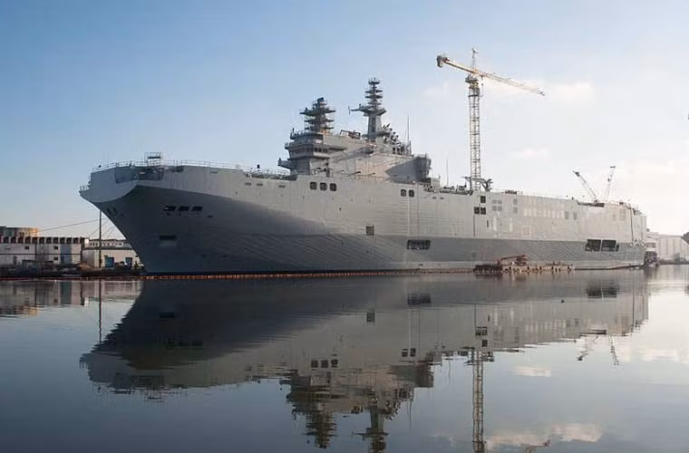 Viet Nam co nen mua tau do bo Mistral cua Phap?
