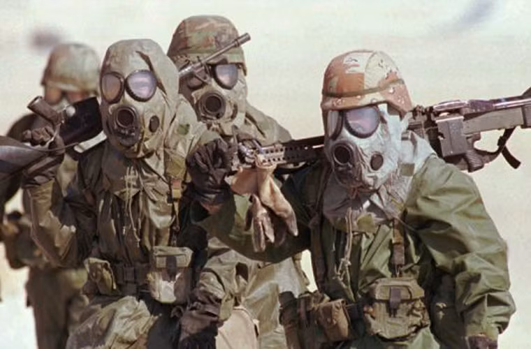 Và loại vũ khí cuối cùng mà IS có thế sở hữu đang khiến cả thế giới phải lo ngại, đó là vũ khí hóa học. Theo các nguồn tin, IS đã chiếm được số lượng không rõ loại vũ khí này khi tấn công cơ sở quân sự phía bắc Baghdad hồi tháng 7.