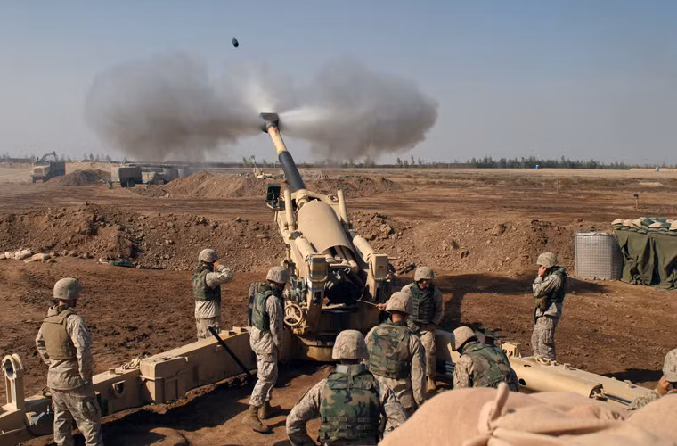 Về phần lựu pháo tầm xa M198 155mm do Mỹ chế tạo, đạt tầm bắn với đạn thường 22,4km, đạn tăng tầm là 30km. Theo một số nguồn tin, quân IS đã chiếm được 55 khẩu pháo này từ tháng 7/2014. Các viên đạn pháo M107 của M198 có thể triệt hạ mọi mục tiêu trong bán kính 50m.