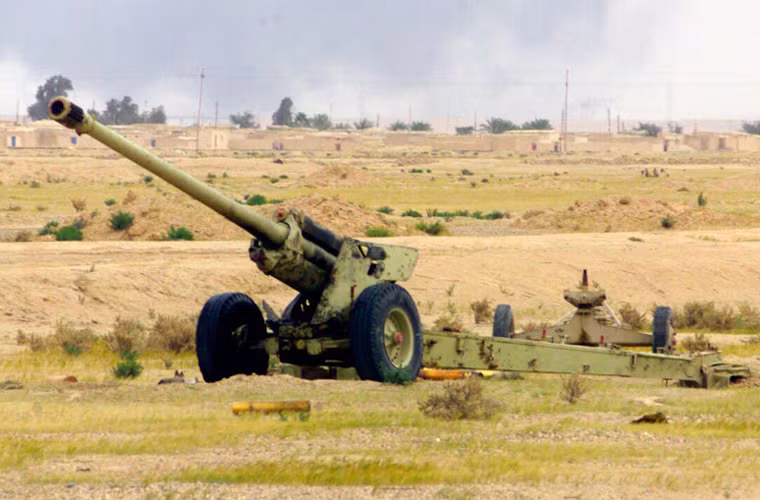 Bên cạnh T-72, 2 loại pháo M46 130mm và M198 155mm mà IS có được cũng khiến cho lực lượng chiến đấu mặt đất Quân đội Iraq “lạnh người”. Theo một số nguồn tin, IS đã thu được chừng 42 khẩu pháo kể từ tháng 8/2014, do một tướng pháo binh thời Saddam chỉ huy, nhưng các khẩu đội được phân tán đánh theo lối du kích.