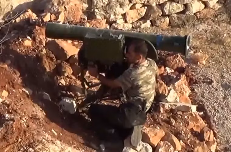 Nếu bộ binh Quân đội Iraq phải lo ngại lựu pháo 130-155mm, thì lực lượng tăng – thiết giáp phải “lạnh gáy” trước các tên lửa chống tăng tầm xa HJ-8 mà IS sở hữu. Theo các nguồn tin, tên lửa HJ-8 do Trung Quốc sản xuất tấn công xe tăng – thiết giáp Quân đội Iraq đạt tỷ lệ trúng tới 90%.