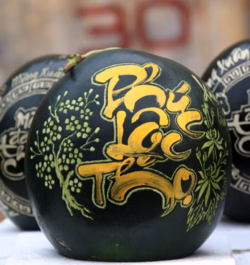 Nhung trai cay doc ngay Tet cuc bat mat hinh anh 6