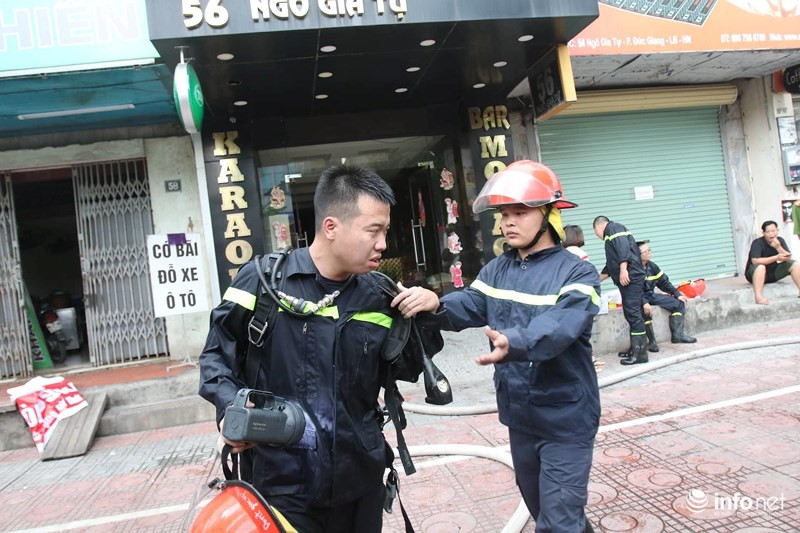 Ngay sau đó, người dân đã gọi cho chủ nhà đồng thời gọi điện báo cho lực lượng PCCC.