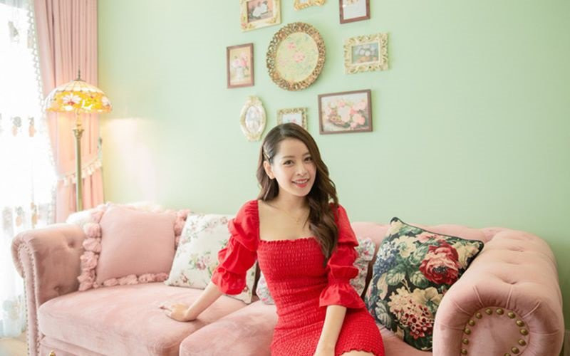 Cũng trong khoảng thời gian này, Chi Pu đã sắm được căn hộ mới có phong cách trang trí đầy nữ tính ở TP.HCM.