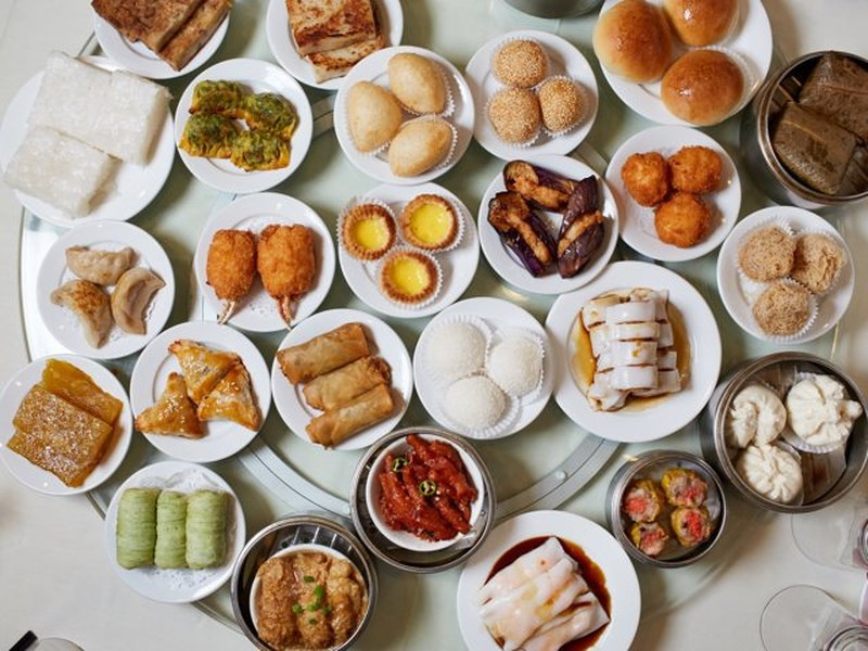 Bữa ăn dim sum lớn nhất thế giới được phục vụ tại Sydney, Australia với hơn 3.100 đĩa dim sum được chuẩn bị cho hơn 700 thực khách.