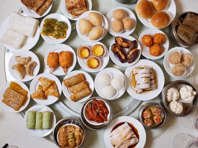 Bữa ăn dim sum lớn nhất thế giới được phục vụ tại Sydney, Australia với hơn 3.100 đĩa dim sum được chuẩn bị cho hơn 700 thực khách.