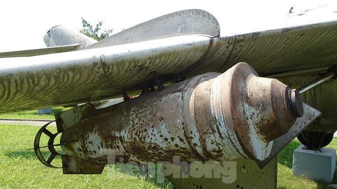 Trong một bài viết trên trang History Net, Carl O. Schuster, cựu sĩ quan hải quân Mỹ, đánh giá: MiG-17 có tác động lớn với Mỹ cả về mặt công nghệ và tác chiến. Nó buộc các chỉ huy phải thay đổi chiến thuật, tới mức vượt xa kỳ vọng với một nhóm nhỏ tiêm kích cổ lỗ như vậy. Mọi tiêm kích Mỹ ra đời sau năm 1965 đều trang bị pháo để cận chiến.