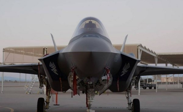 Việc Nhật Bản và Hàn Quốc liên tiếp nhận máy bay F-35 sẽ gây áp lực hơn nữa đối với Trung Quốc, buộc quốc gia nay phải tăng tốc đầu tư phát triển máy bay thế hệ 5. Thập kỷ tới sẽ chứng kiến khu vực châu Á - Thái Bình Dương đưa vào trang bị máy bay chiến đấu thế hệ thứ năm nhiều hơn bất cứ khu vực nào (trừ Mỹ) trên thế giới, tạo lên cuộc chạy đua quyết liệt về máy bay chiến đấu thế hệ thứ 5.