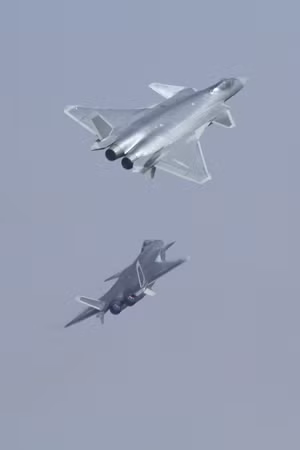 Hàn Quốc cũng đang phát triển một máy bay chiến đấu thế hệ thứ năm mang tên KF-X; vào tháng 4 năm 2011, Hàn Quốc và Indonesia đã xác nhận việc ký thỏa thuận để cùng phát triển máy bay chiến đấu thế hệ tiếp theo KF-X của Hàn Quốc và IF-X của Indonesia.