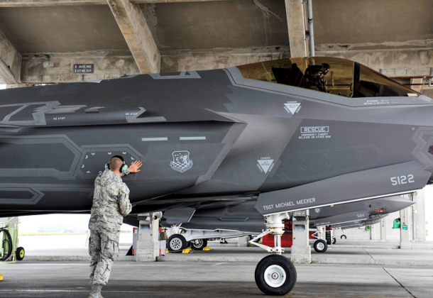 Tháng 12/2011 Nhật Bản đã đặt mua 45 chiếc F-35A đầu tiên cho Lực lượng không quân phòng vệ Nhật Bản (JASDF); vào tháng 2 vừa qua, Chính phủ Nhật Bản thông qua kế hoạch mua thêm 105 chiếc F-35, đưa Nhật Bản trở thành quốc gia sở hữu số F-35 nhiều thứ hai thế giới với tổng cộng 147 chiếc, chỉ xếp sau Mỹ.