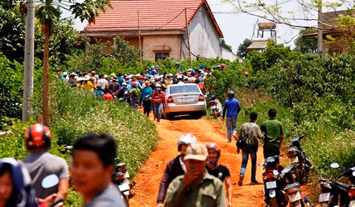 3 ba chau bi sat hai: Chong con, hang xom rat “ngan” nghi pham-Hinh-2