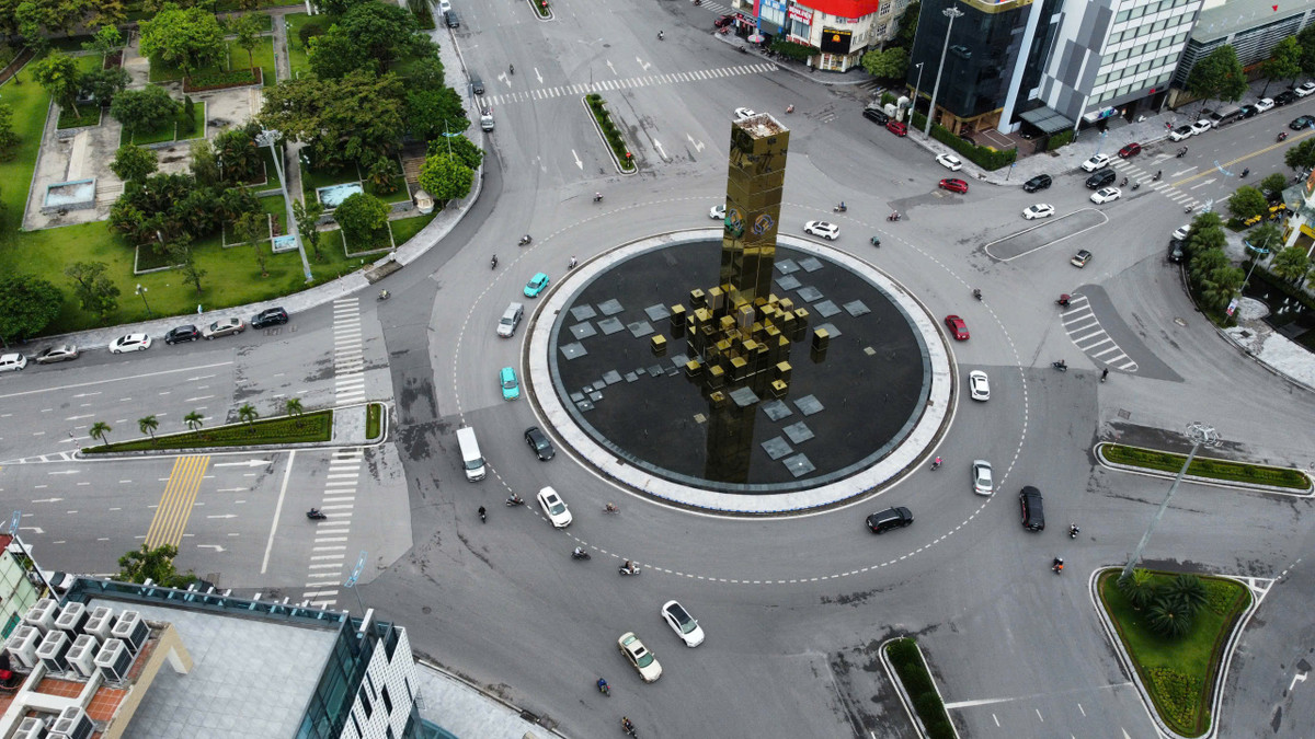 Quảng Ninh: Cột đồng hồ 35 tỷ chỉ còn là…bùng bình? Quang Ninh: Cot dong ho 35 ty chi con la…bung binh?