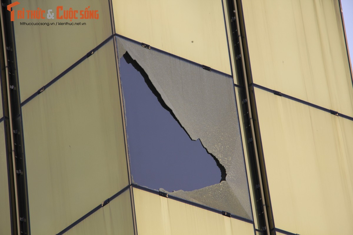 Quảng Ninh: Cột đồng hồ 35 tỷ chỉ còn là…bùng bình? - Hình 4 Quang Ninh: Cot dong ho 35 ty chi con la…bung binh?-Hinh-4