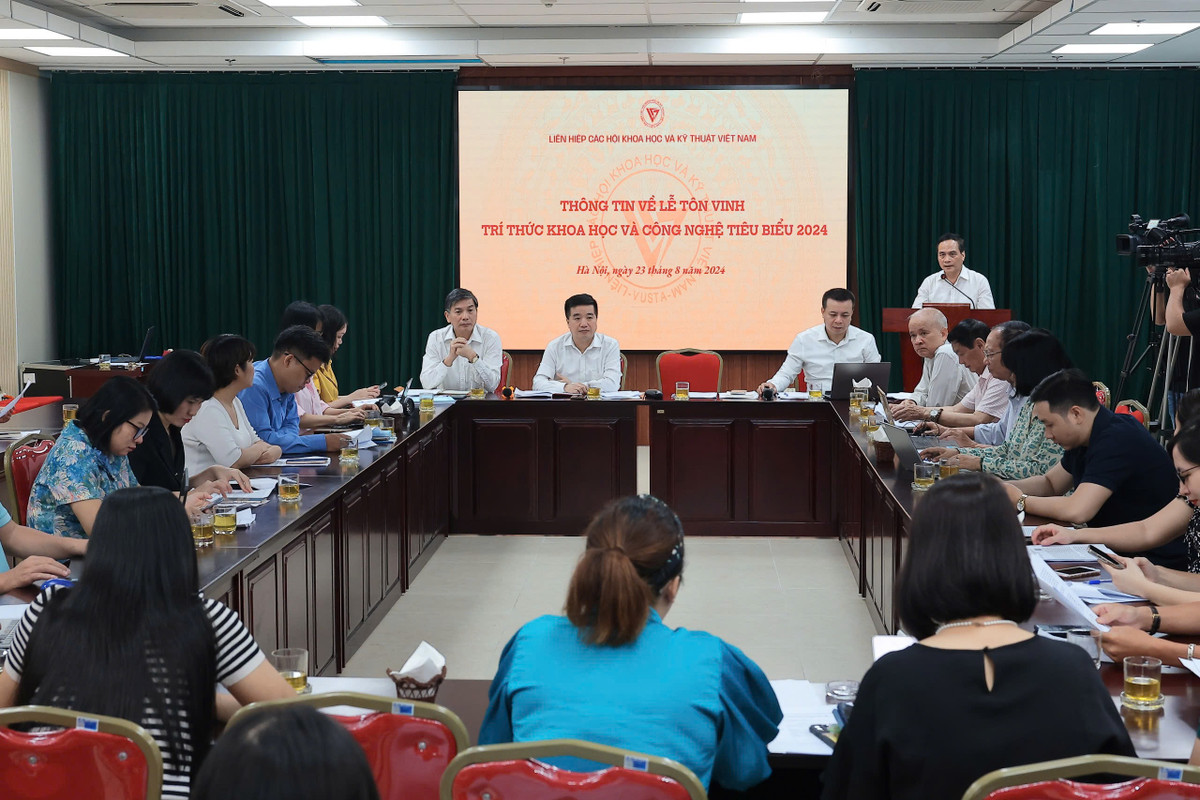 135 trí thức được tôn vinh có đóng góp xuất sắc trong lĩnh vực KH&CN 135 tri thuc duoc ton vinh co dong gop xuat sac trong linh vuc KH&CN