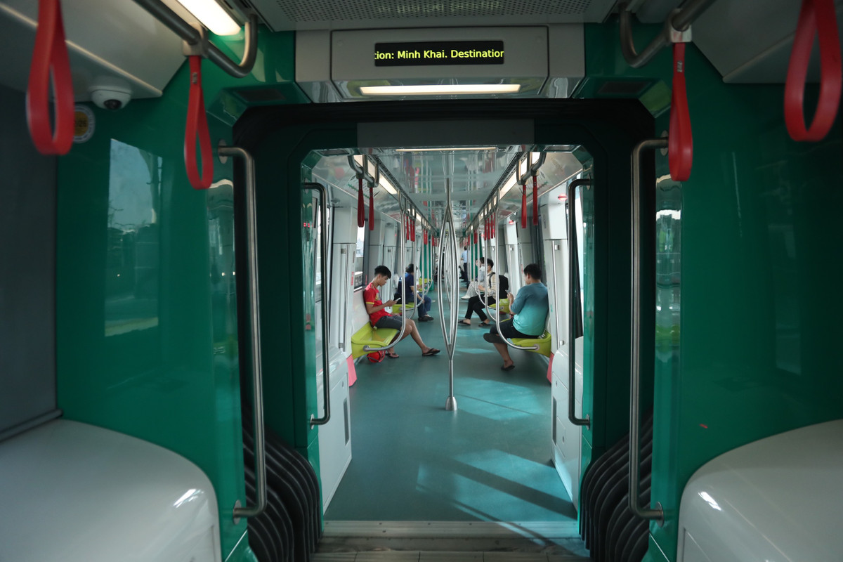 Bên trong khoang tàu mát mẻ và thông thoáng.