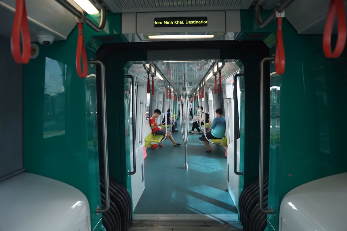 Bên trong khoang tàu mát mẻ và thông thoáng.