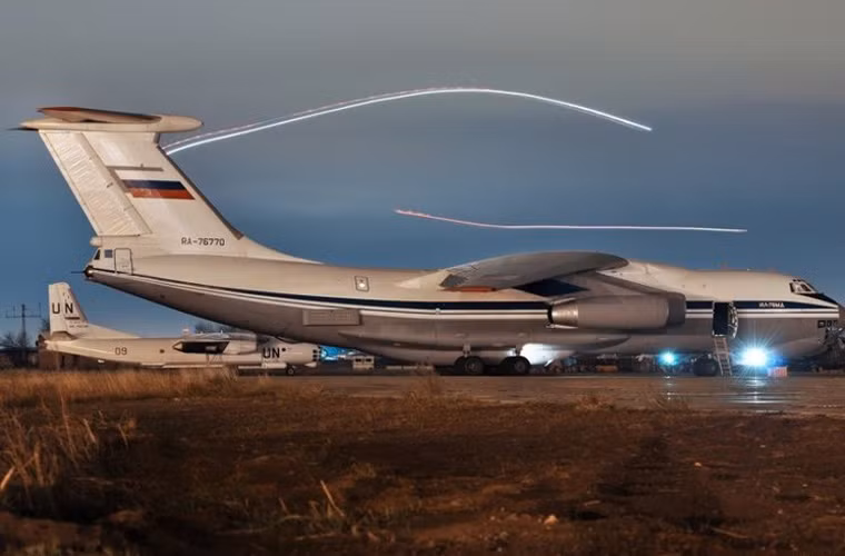 Đã có khoảng hơn 800 chiếc máy bay vận tải Il-76 các phiên bản được sản xuất.