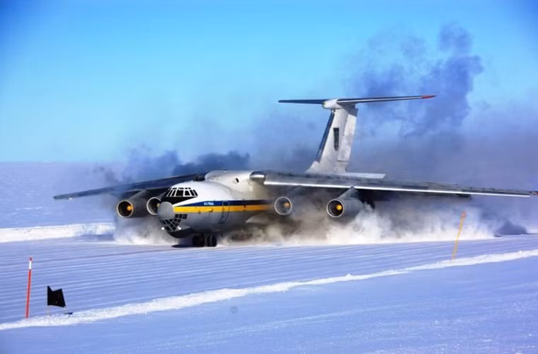 Ilyushin Il-76, còn có tên Candid theo định danh của NATO, là một máy bay vận tải chiến lược đa năng được trang bị 4 động cơ do Cục thiết kế Ilyushin (Liên Xô) chế tạo.