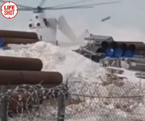 Mil Mi-26 (NATO gọi bằng cái tên Halo) là một máy bay trực thăng vận tải hạng nặng của Nga hoạt động trong cả lĩnh vực quân sự lẫn dân sự. Đây là chiếc trực thăng nặng nhất và mạnh nhất từng được sử dụng.