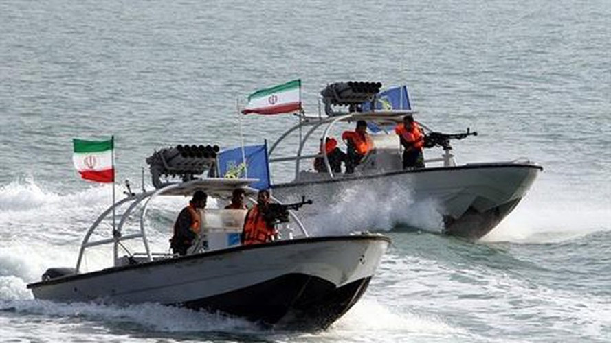 Trong Thế chiến thứ 2, ngoài nhiệm vụ phòng không, súng máy DShK còn được gắn lên xe tải, xe tăng, chiến hạm hoặc pháo tự hành để tăng sức mạnh hỏa lực.