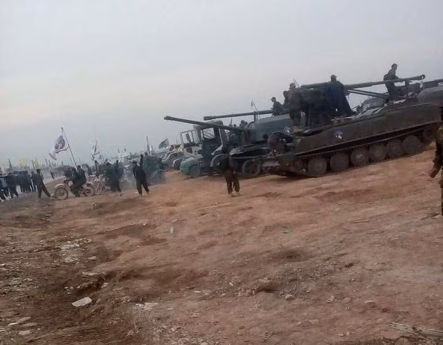 Cuộc chiến tại Syria lúc đầu chỉ là cuộc nội chiến giữa một bên là Quân đội chính phủ Syria (SAA) và các phe phái nổi dậy, mà mạnh nhất là Quân đội Syria tự do (FSA); đến giữa tháng 7/2013, Tổng thống Assad chỉ còn kiểm soát khoảng 30-40% lãnh thổ, chính quyền của Tổng thống Assad khi đó ở vào thế “Nghìn cân treo sợi tóc”.