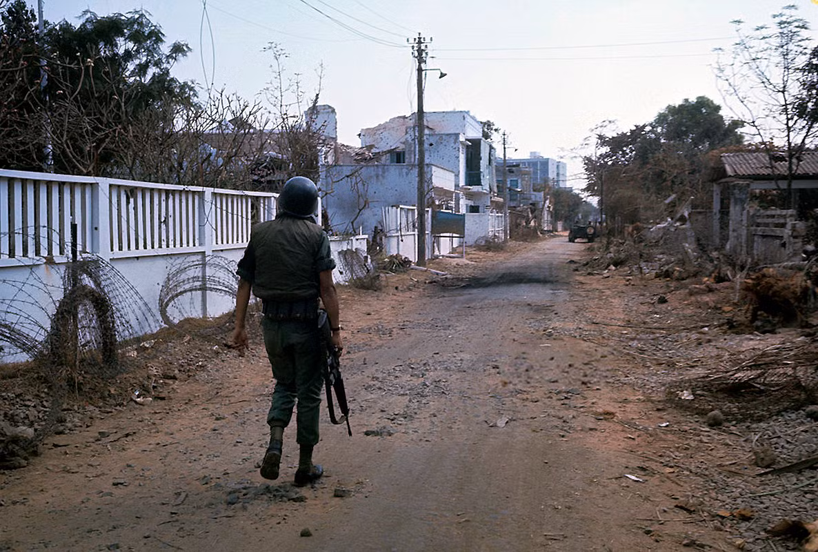 Cuộc tổng tiến công Tết Mậu Thân năm 1968 đã khẳng định một điều, đó là mọi kế hoạch ném bom miền Bắc của Mỹ cũng không hề cản được đường tiếp viện vũ khí, đạn dược và nhân lực vào Nam của ta. Nguồn ảnh: Flickr12376.