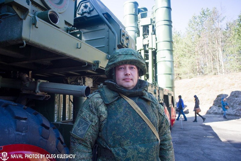 S-400 được đưa vào sử dụng trong lực lượng không gian vũ trụ Nga từ ngày 29/4/2007. Theo một số nguồn tin, 19 trung đoàn với 328 xe mang phóng đã được triển khai đến các căn cứ quân sự quan trọng trên khắp nước Nga. Ảnh: Warspot.