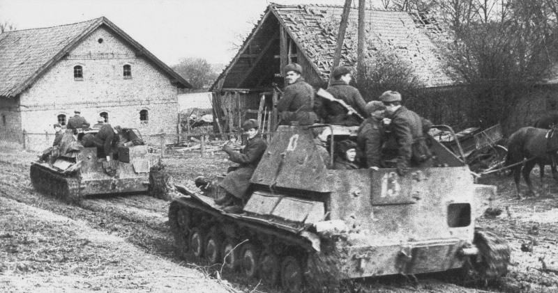 Tuy vậy, trừ một số hoạt động chiến đấu khá hạn chế khi làm nhiệm vụ phòng thủ bờ biển ở Quân khu 3 trong kháng chiến chống Mỹ hoặc ở mặt trận Hà Giang năm 1984, pháo tự hành SU-76 (còn được biết đến ở Việt Nam dưới tên gọi CAY-76) chủ yếu chỉ được sử dụng với vai trò huấn luyện. Nguồn ảnh: Pinterest.