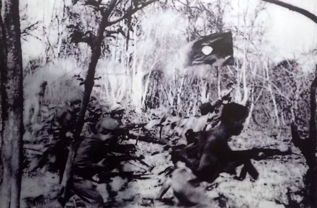 Trong chiến dịch này, phía ta cũng nhận được sự giúp sức hết sức quý báu của lực lượng Pathet Lào. Đã có 5000 quân Pathet Lào tham chiến sát cánh bên cạnh các chiến sĩ quân giải phóng trong chiến dịch mang tính bước ngoặt của cuộc chiến này. Nguồn ảnh: Flickr.