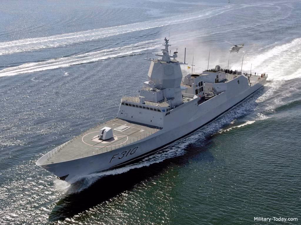 Tàu hộ vệ Fridtjof Nansen của Na Uy. Nó cũng là một trong số ít các tàu hộ vệ trang bị hệ thống chiến đấu Aegis với các radar AN/SPY-1F. Tuy nhiên, dù có radar mạnh và tối tân, nhưng việc chỉ sở hữu tên lửa phòng không tầm trung RIM-62 với tầm bắn 50km làm giảm khả năng tác chiến phòng không của con tàu này. Dẫu cho tên lửa chống hạm NSM có thể dùng để tấn công đất liền nhưng tầm bắn chỉ 185km khiến vị trí của Fridtjof Nansen không thể vươn cao trên bảng xếp hạng. Nguồn ảnh: Military-Today