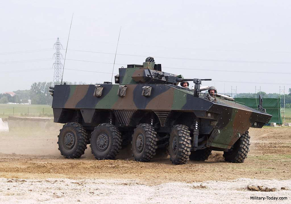 Tính cơ động của VBCI khá tốt với động cơ tuabin tăng áp Renault 550 mã lực cho phép đạt tốc độ tối đa tới 100km/h, dự trữ hành trình 750km. Đáng tiếc, người Pháp lại không “khoái” việc tích hợp khả năng bơi lội của VBCI với bộ chân vịt hay động cơ water jet, VBCI chỉ có thể bơi sâu tối đa 1,5m mà phải có chuẩn bị. Nguồn ảnh: Military-Today