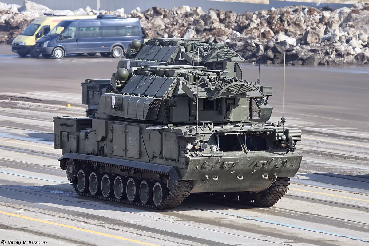 Tên lửa phòng không tầm thấp Tor-M2. Ảnh: Vitaly V.Kuzmin.