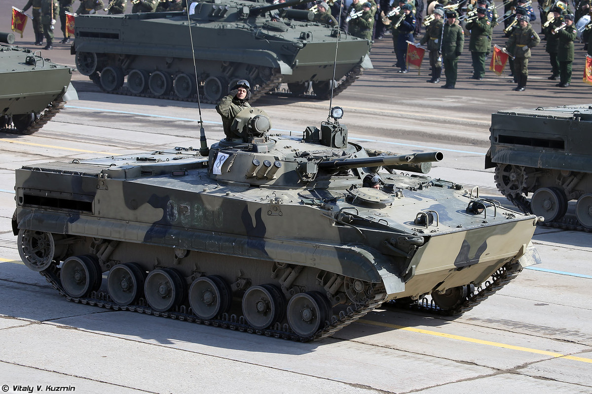 Xe chiến đấu bộ binh BMP-3, một trong những vũ khí huyền thoại được chế tạo dưới thời Liên Xô. Hỏa lực mạnh là điểm cộng của dòng xe thiết giáp này. Ảnh: Vitaly V.Kuzmin.