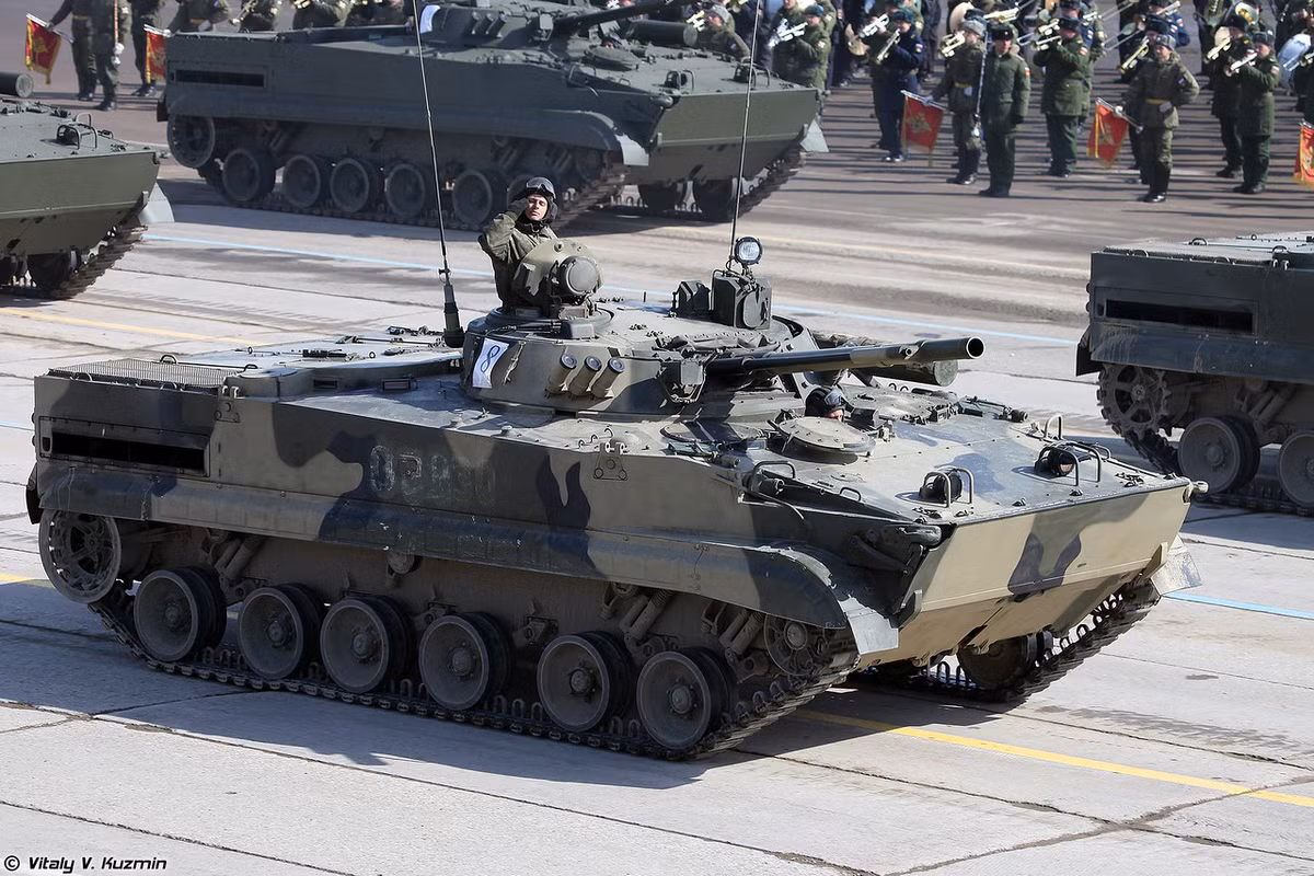 Xe chiến đấu bộ binh BMP-3, một trong những vũ khí huyền thoại được chế tạo dưới thời Liên Xô. Hỏa lực mạnh là điểm cộng của dòng xe thiết giáp này. Ảnh: Vitaly V.Kuzmin.