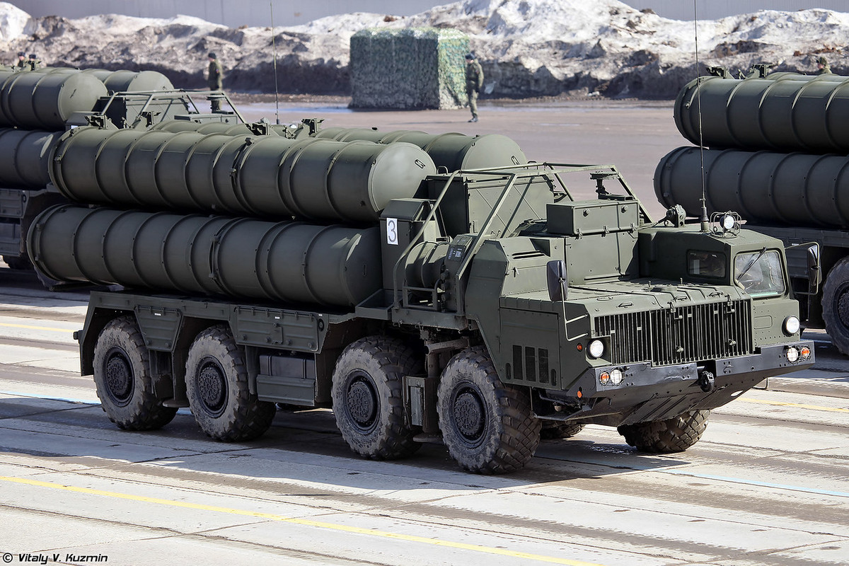 Tên lửa phòng không tầm xa S-400. Ảnh: Vitaly V.Kuzmin.