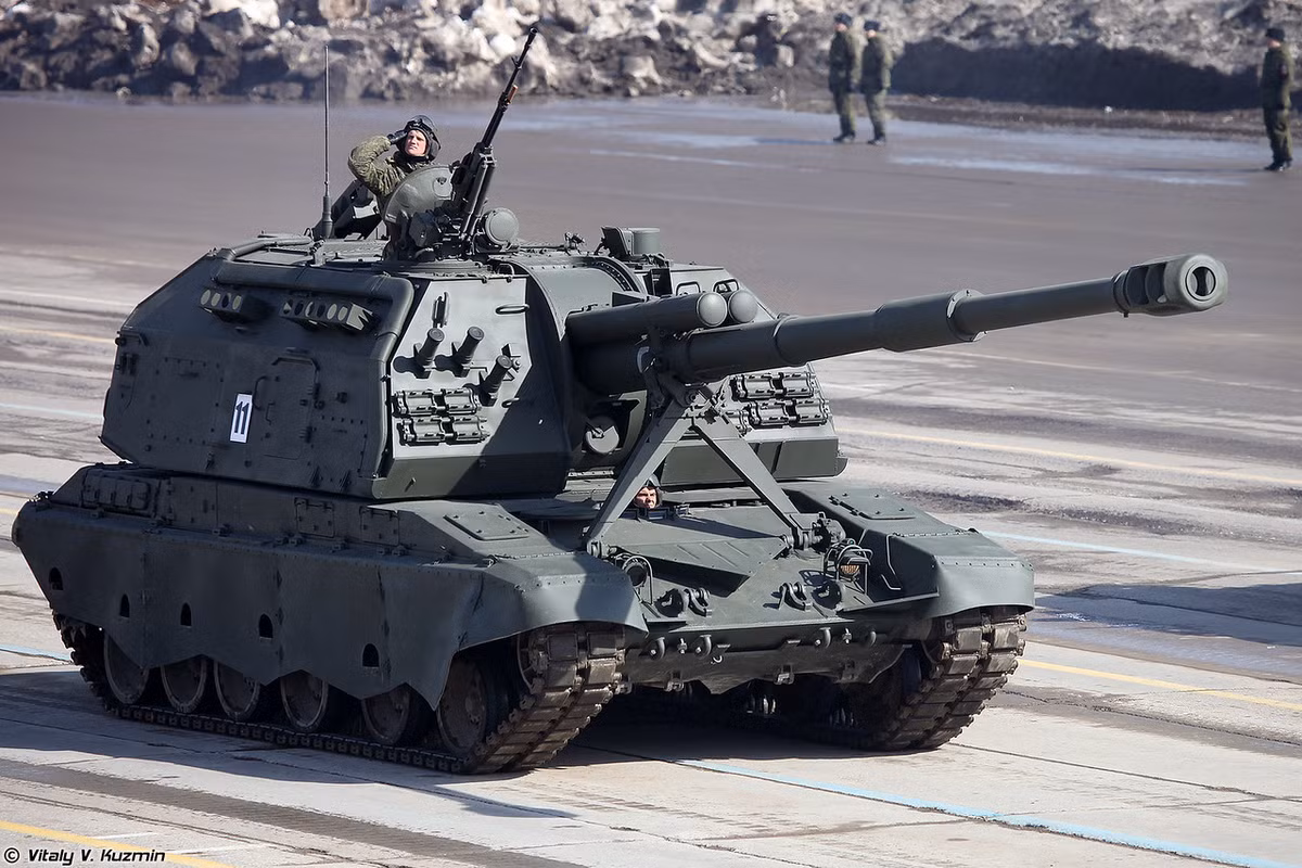 Lựu pháo tự hành 2S19 Msta 152 mm. Nó đang là trụ cột sức mạnh của lực lượng pháo binh Nga. Ảnh: Vitaly V.Kuzmin.