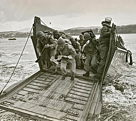 Tuy vậy, nhiều sử gia phải đồng ý rằng, tàu LCVP dù là một phương tiện rất nguy hiểm với quân mình nhưng cũng là một trong những loại phương tiện đóng góp lớn nhất vào chiến thắng của Quân Đồng minh trong Chiến tranh Thế giới thứ hai. Nguồn ảnh: Wiki.